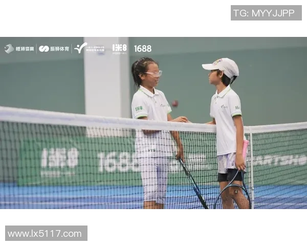 举重运动员的力量与坚持：从训练到赛场的成长之路