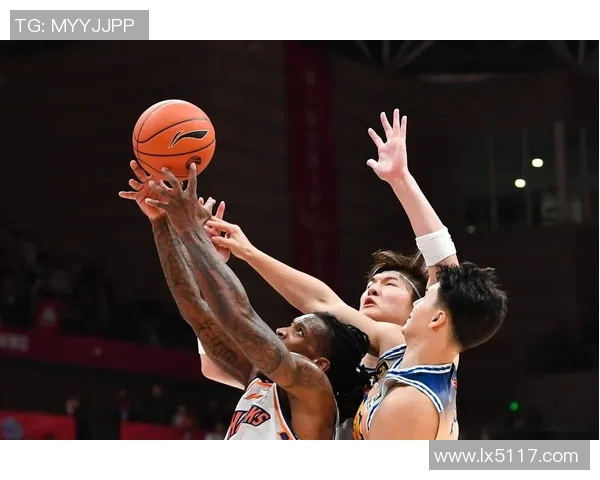 上海篮球队进攻体系解析:战术运用与团队配合的完美结合 上海篮球队进攻体系解析:战术运用与团队配合的完美结合